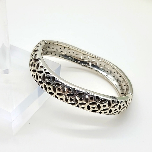 Brighton "GEO TWIRL" Hinged Wavy Silver Bangle w Cut-Out Patterned Detail! - Picture 1 of 12